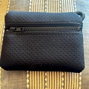 Black Dewdrop designs black card holder/wallet, wetsuit material NWOT